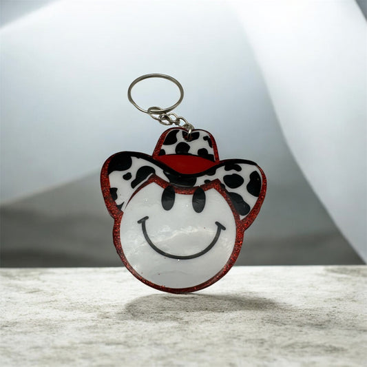 Smiley Face Charm 3-inch Keychain – Cowboy Hat Design, Trendy Accessory